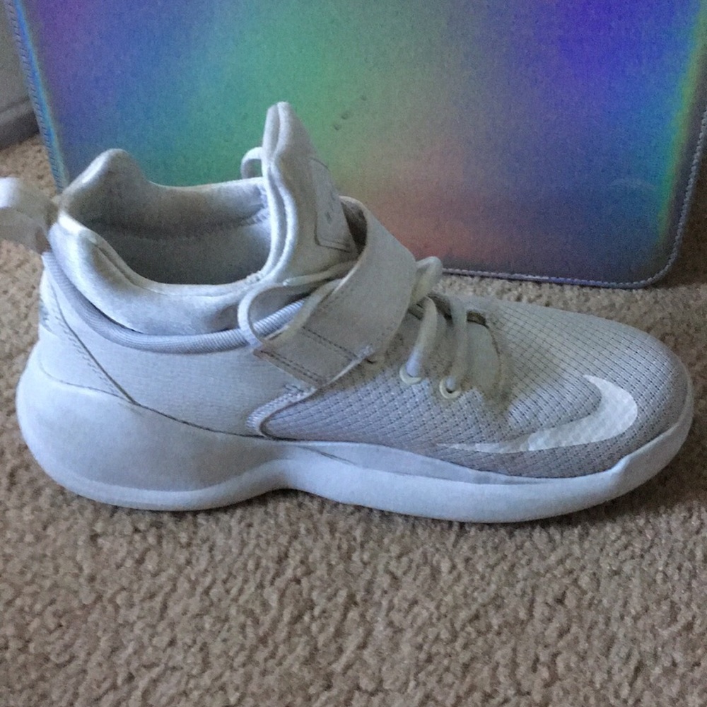 White Nike high tops 7